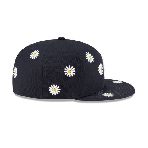 14214389 59FIFTY JAPANFLORAL NEYYAN NVY RSIDE