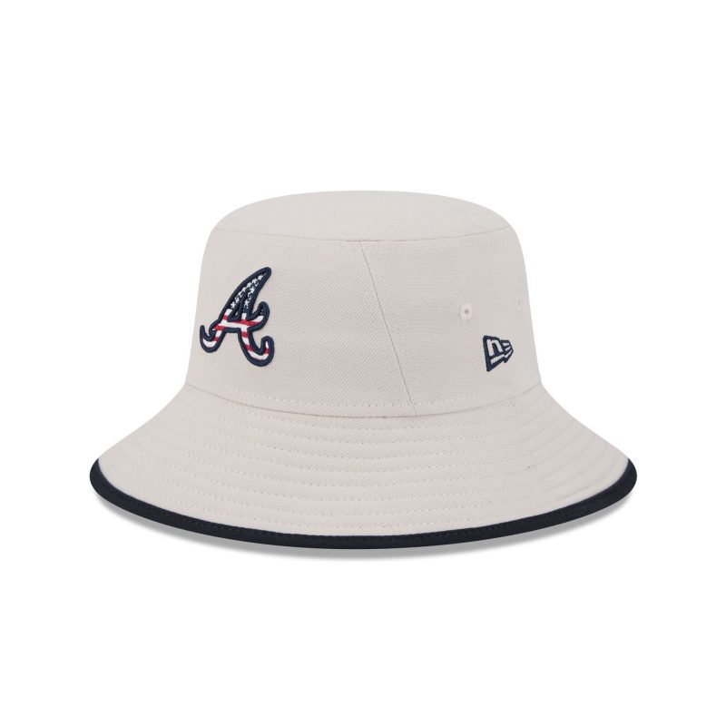 60506690 BUCKET MLB24JULY4BCKT ATLBRA STNNVY 3QL