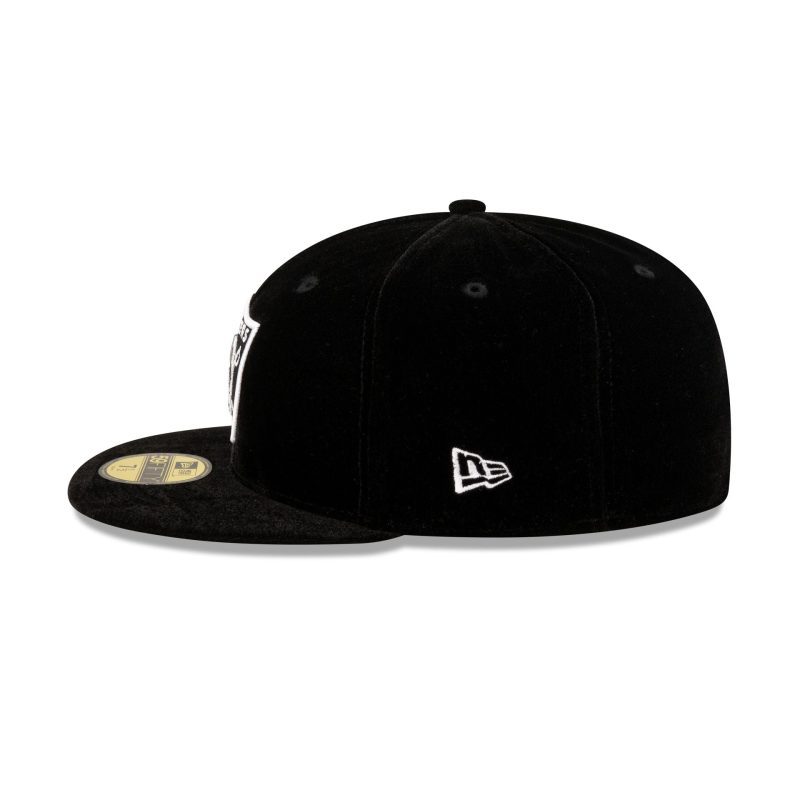 70891382 59FIFTY JUSTCAPSVELVET LASRAI BLK LSIDE