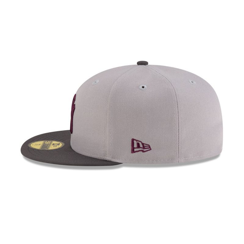 70913521 59FIFTY GRAPHITEMAROON NEYYANCO GRY LSIDE